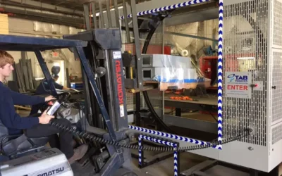 Semi-Automatic Stretch Wrap Machines vs. Manual Wrapping